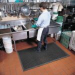 Mata gastronomiczna czerwona (91x152cm)