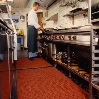 Mata gastronomiczna czerwona (91x152cm)