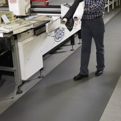 Mata przemysłowa niekierunkowa o powierzchni blachy ryflowanej (60x91cm)