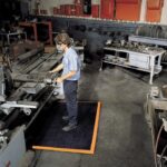 Mata z otworami - mała (66x102cm)