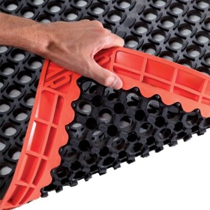 Mata z otworami - mała (66x102cm)