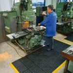 Modułowa mata niepalna z otworami