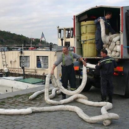 Pływająca zapora wodna