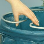 Stojak na worek z metalowym wiekiem