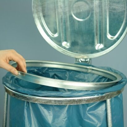 Stojak na worek z metalowym wiekiem