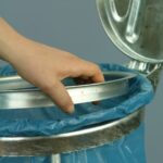 Stojak na worek z metalowym wiekiem