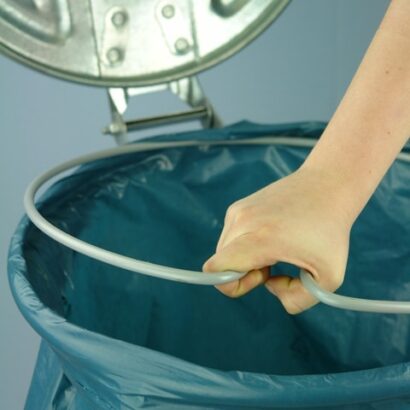 Stojak na worek z metalowym wiekiem